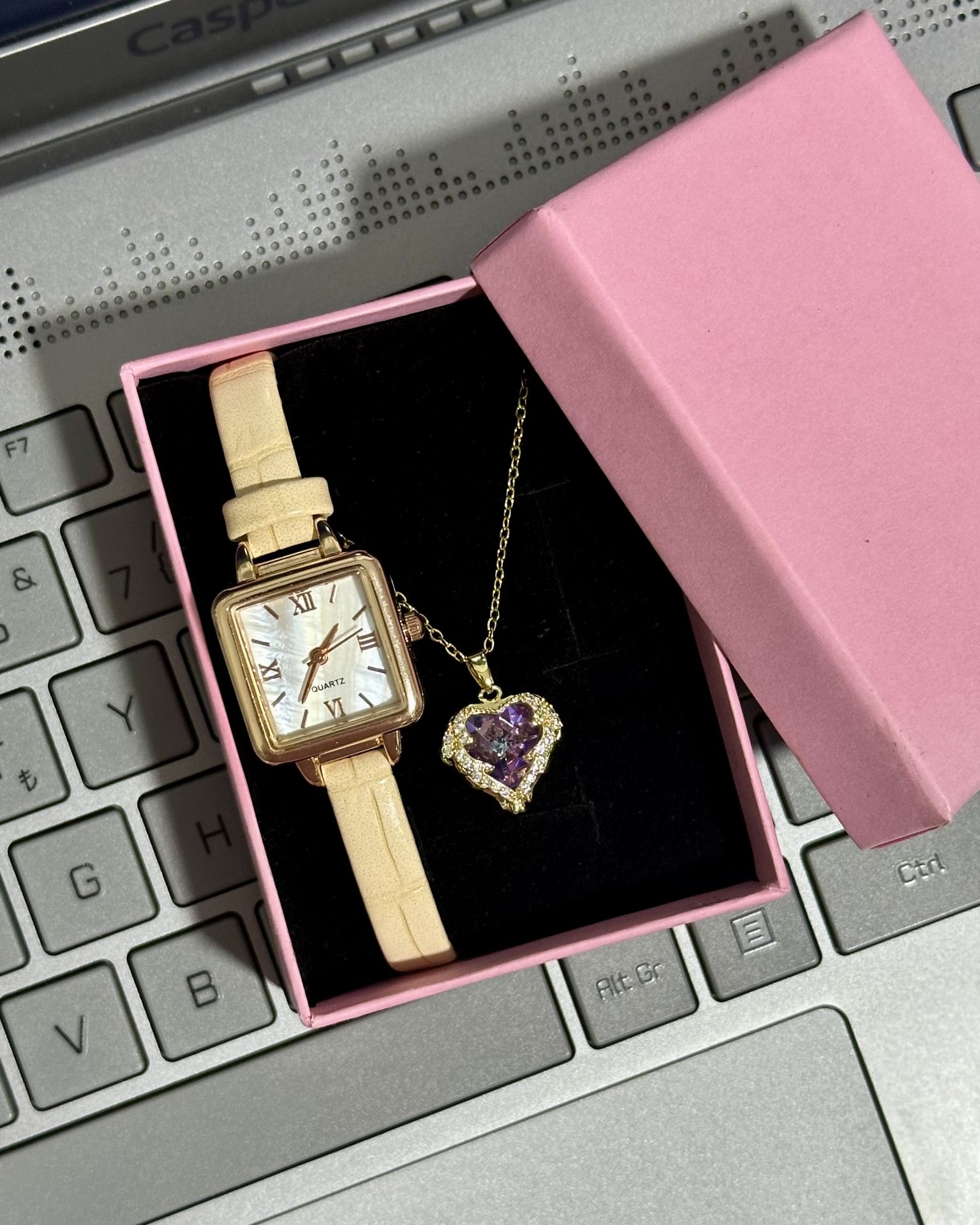 Minimal Saat Taşlı Kalp Kolye Set Gold