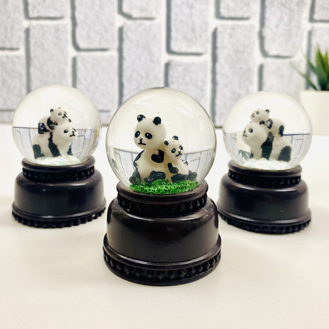 Panda Çiftler Işıklı Kar Küresi