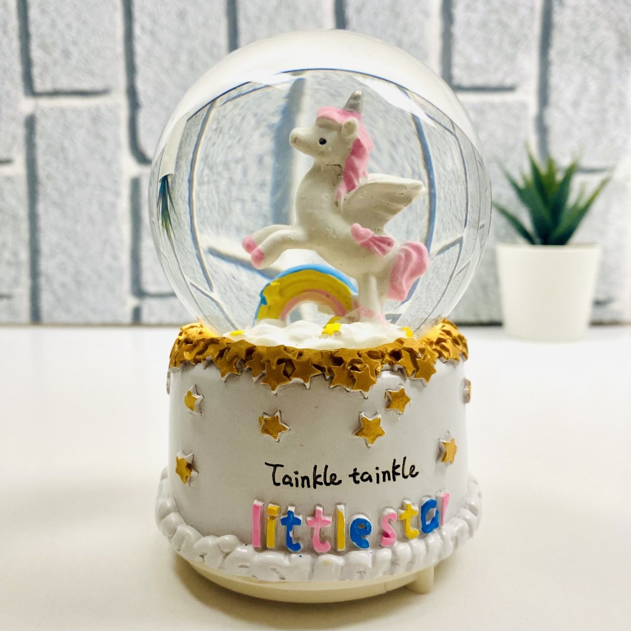 Unicorn Kanatlı Işıklı ve Müzikli Kar Küresi Orta Boy