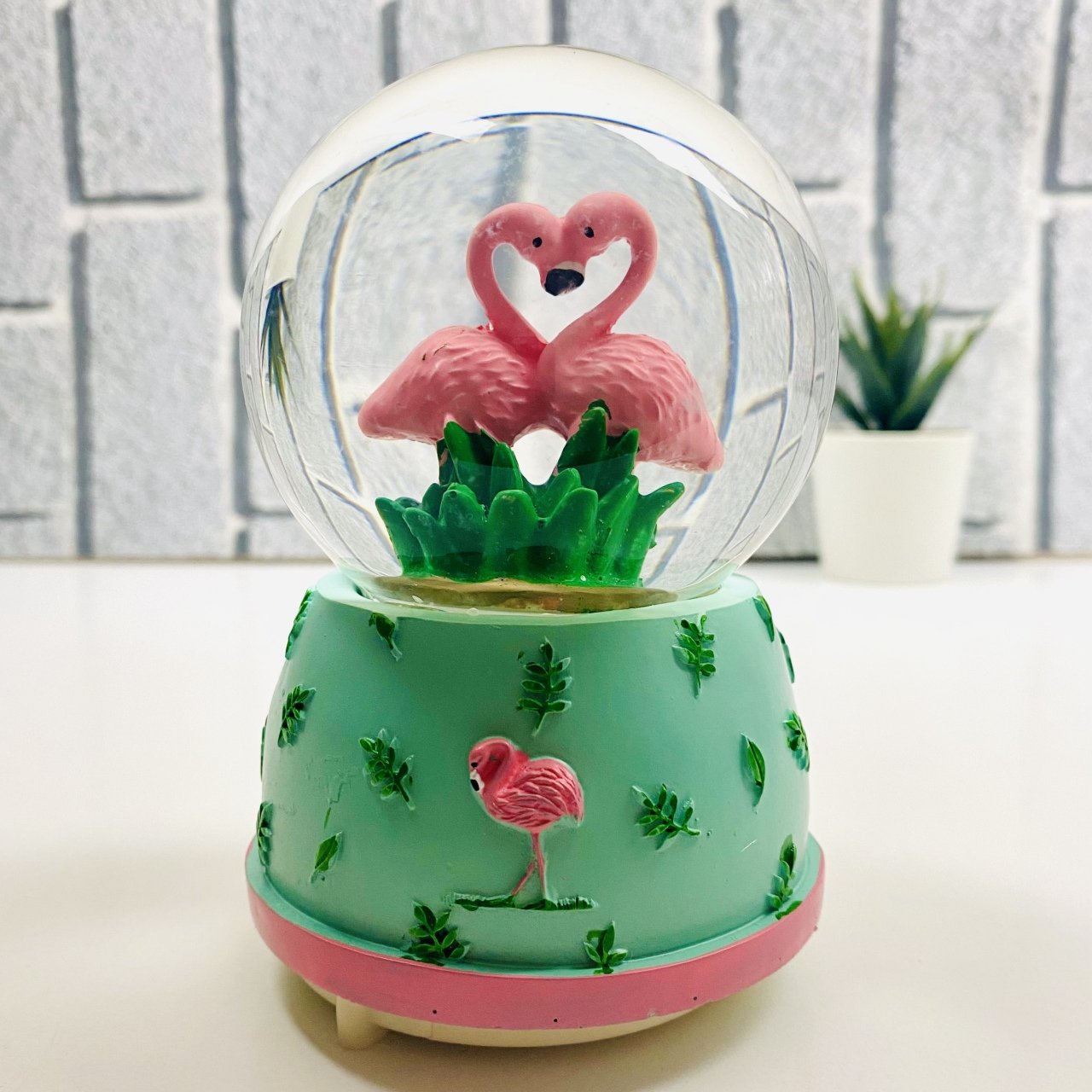 Flamingo Çiftler Işıklı ve Müzikli Kar Küresi Orta Boy