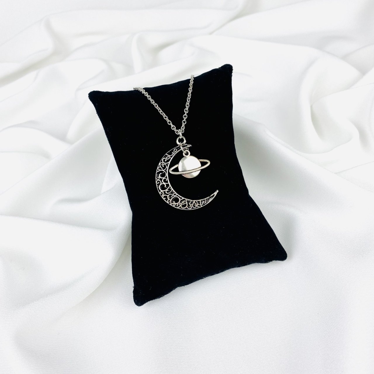 Moon Kolye Satürn