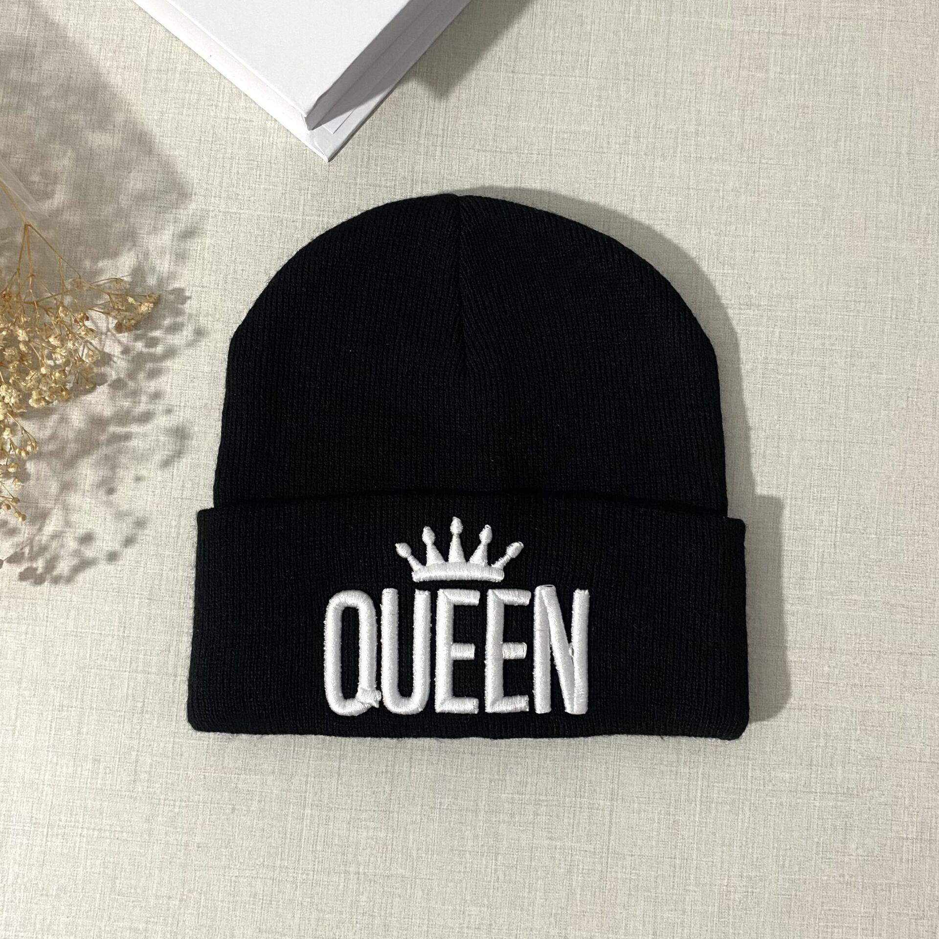 Queen Baskılı Bere