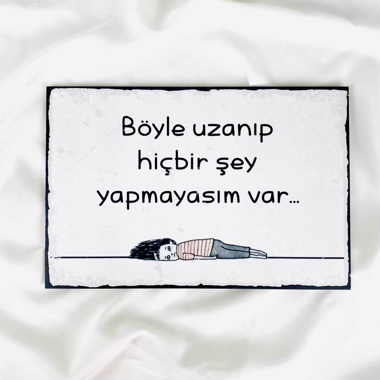 Böyle Uzanıp Hiçbir Şey Yapmayasım Var Ahşap Tablo