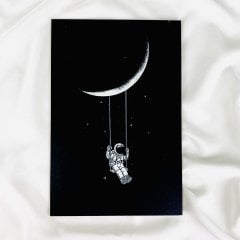Ayda Sallanan Astronot Ahşap Tablo