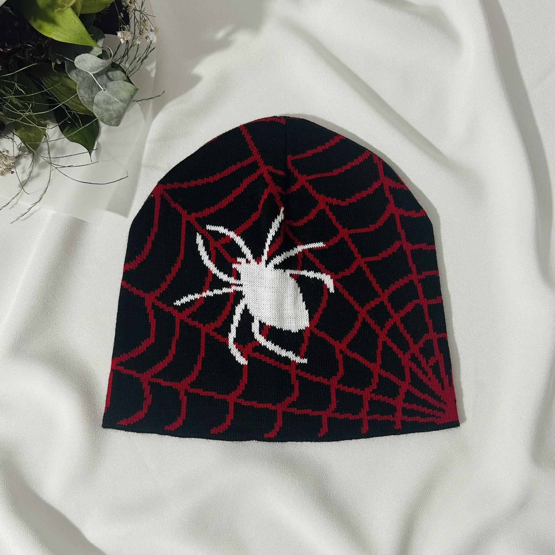 Spider Web Baskılı Bere Kırmızı Çizgili