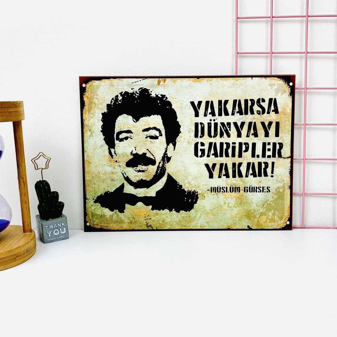 Yakarsa Dünyayı Garipler Yakar Ahşap Poster