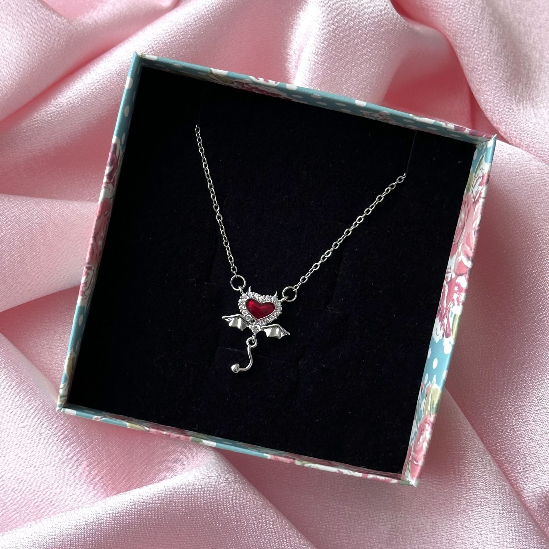 Devil Heart Kırmızı Kolye