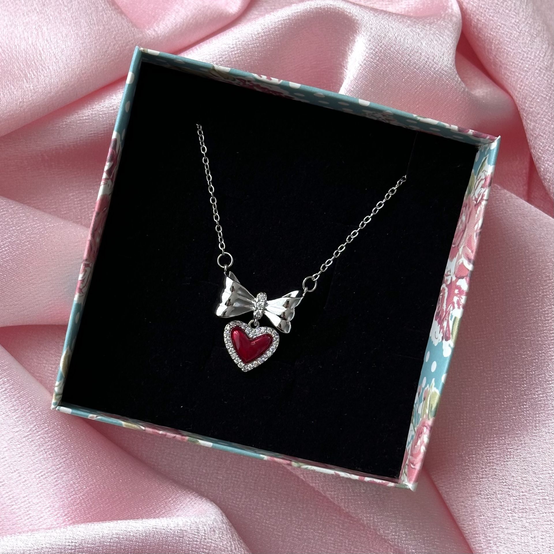Ribbon Heart Kırmızı Kolye