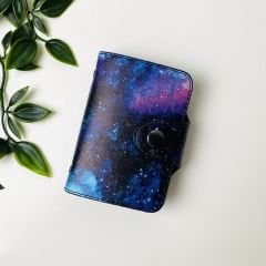 Galaxy Desenli Düğmeli Kartlık