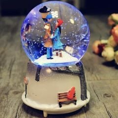 Romantik Aşıklar Işıklı Müzikli Kar Küresi Orta Boy