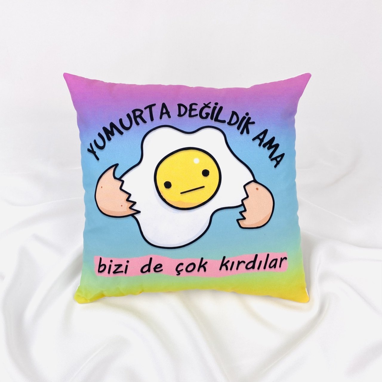 Yumurta Değildik Ama Yastık
