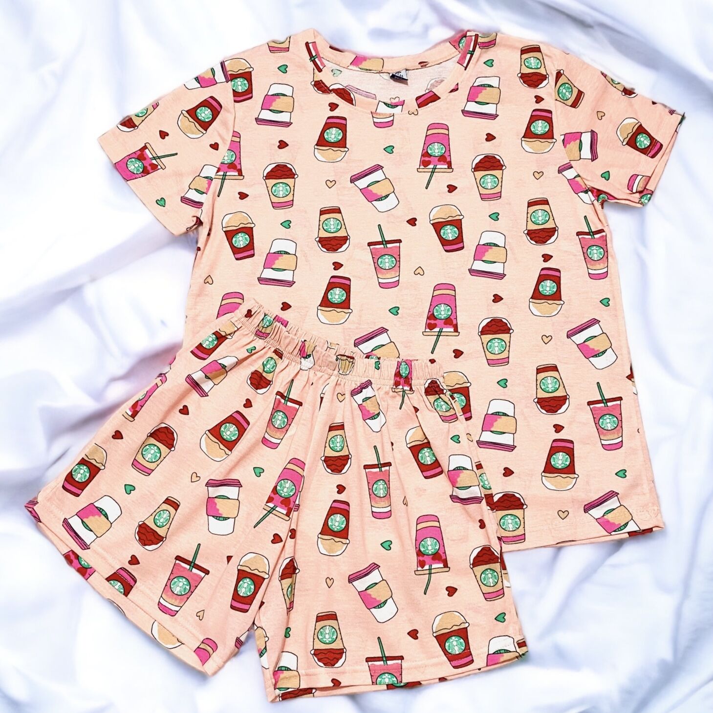İçeçek Desenli Pijama Takımı