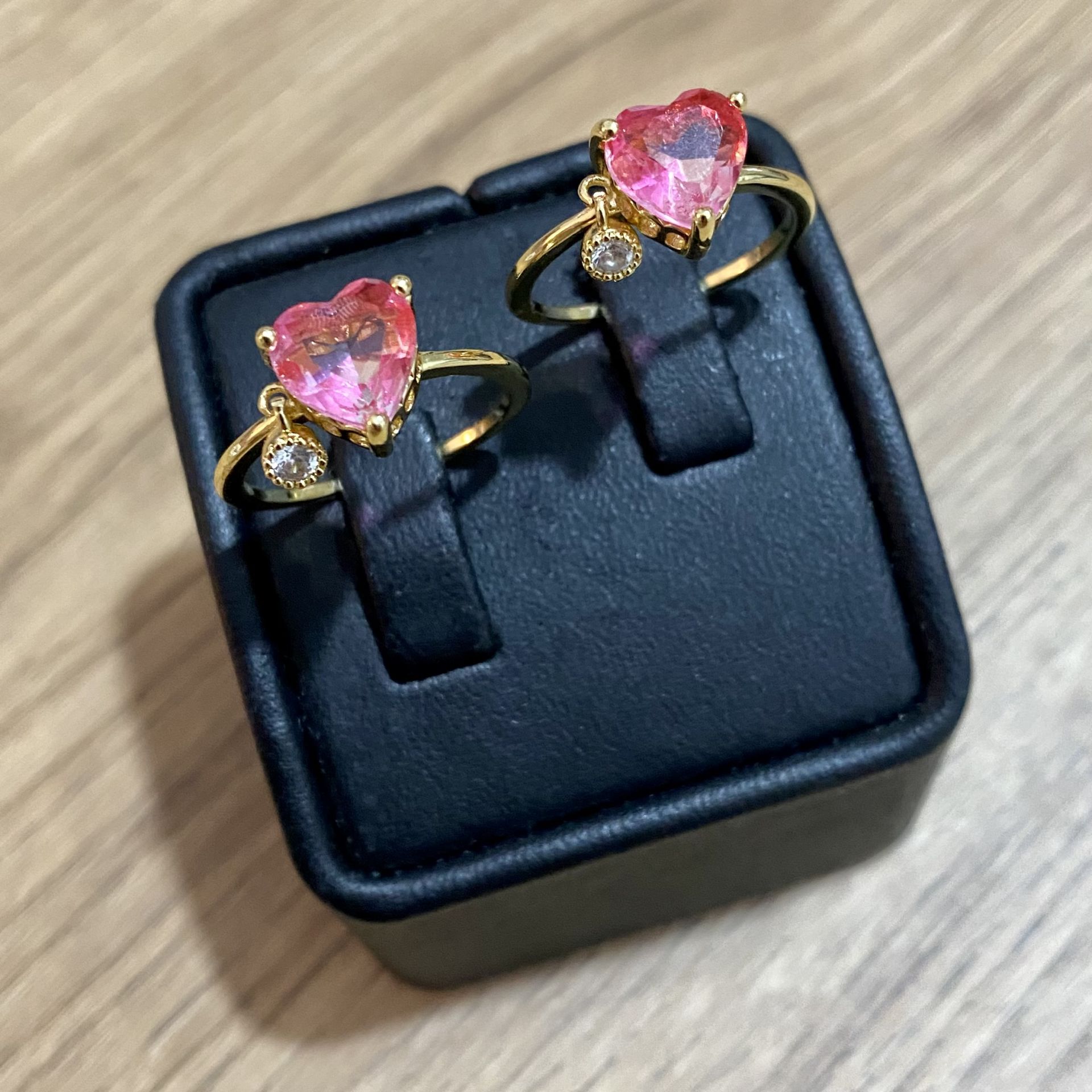 Pembe Taşlı Kalp Yüzük
