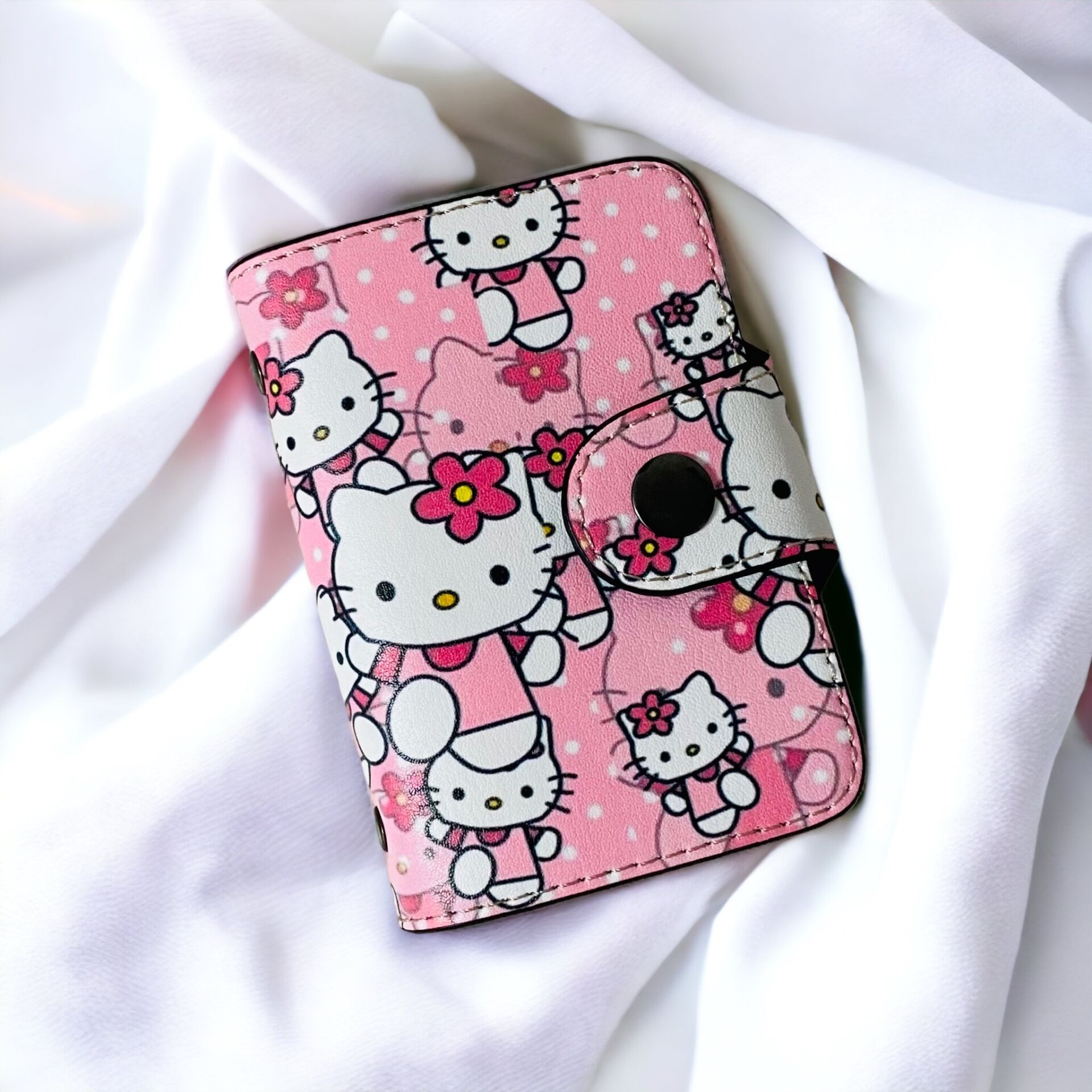 Hello Kitty Düğmeli Kartlık