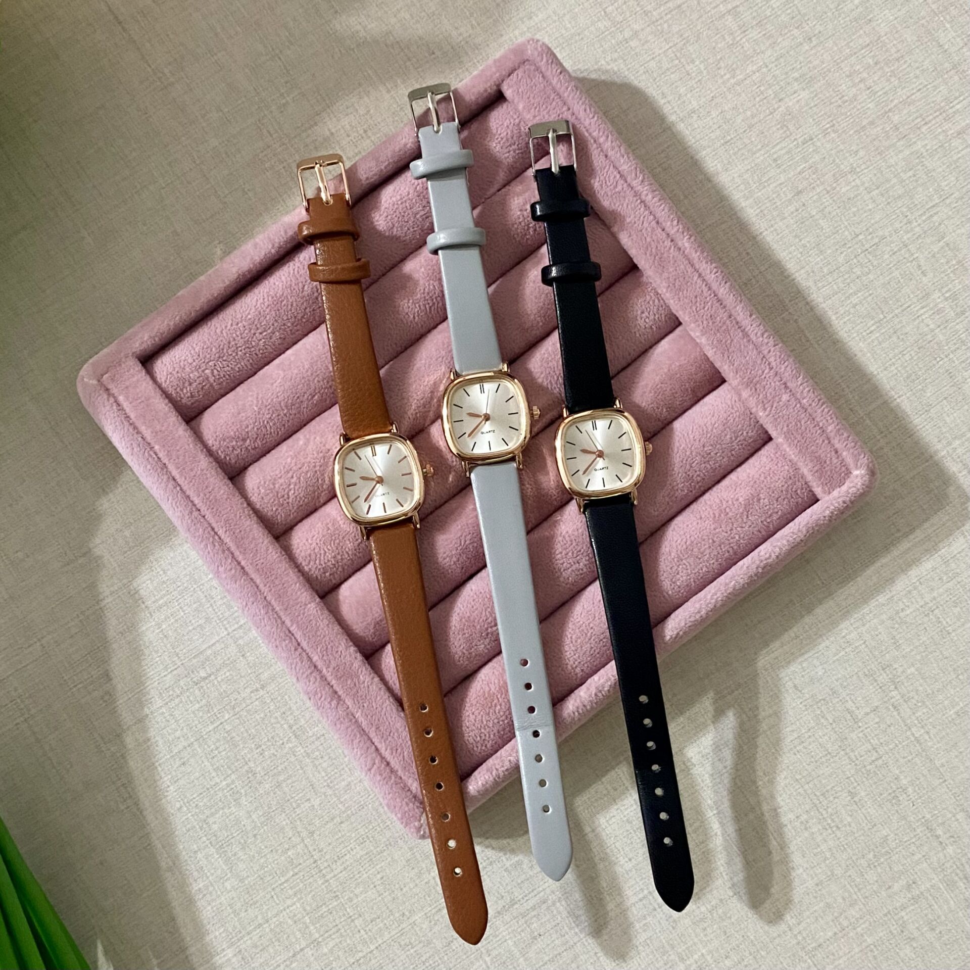 Oval Retro Minimal Saat